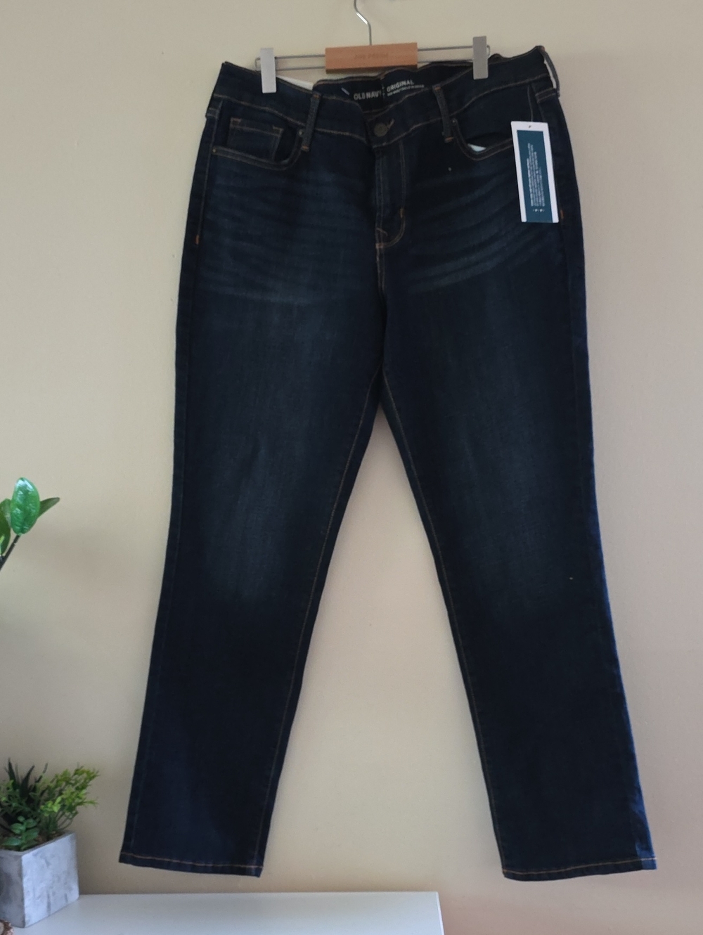 OLD NAVY BNWT Mid Rise Dark Wash Jean - Short Sz 12